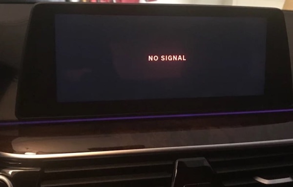 SiriusXM radio dashboard showing No Signal error in car