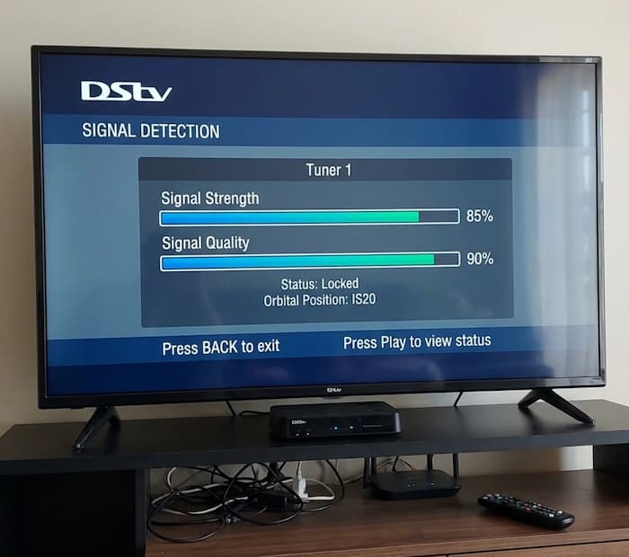 DStv signal screen showing full strength but low quality bars