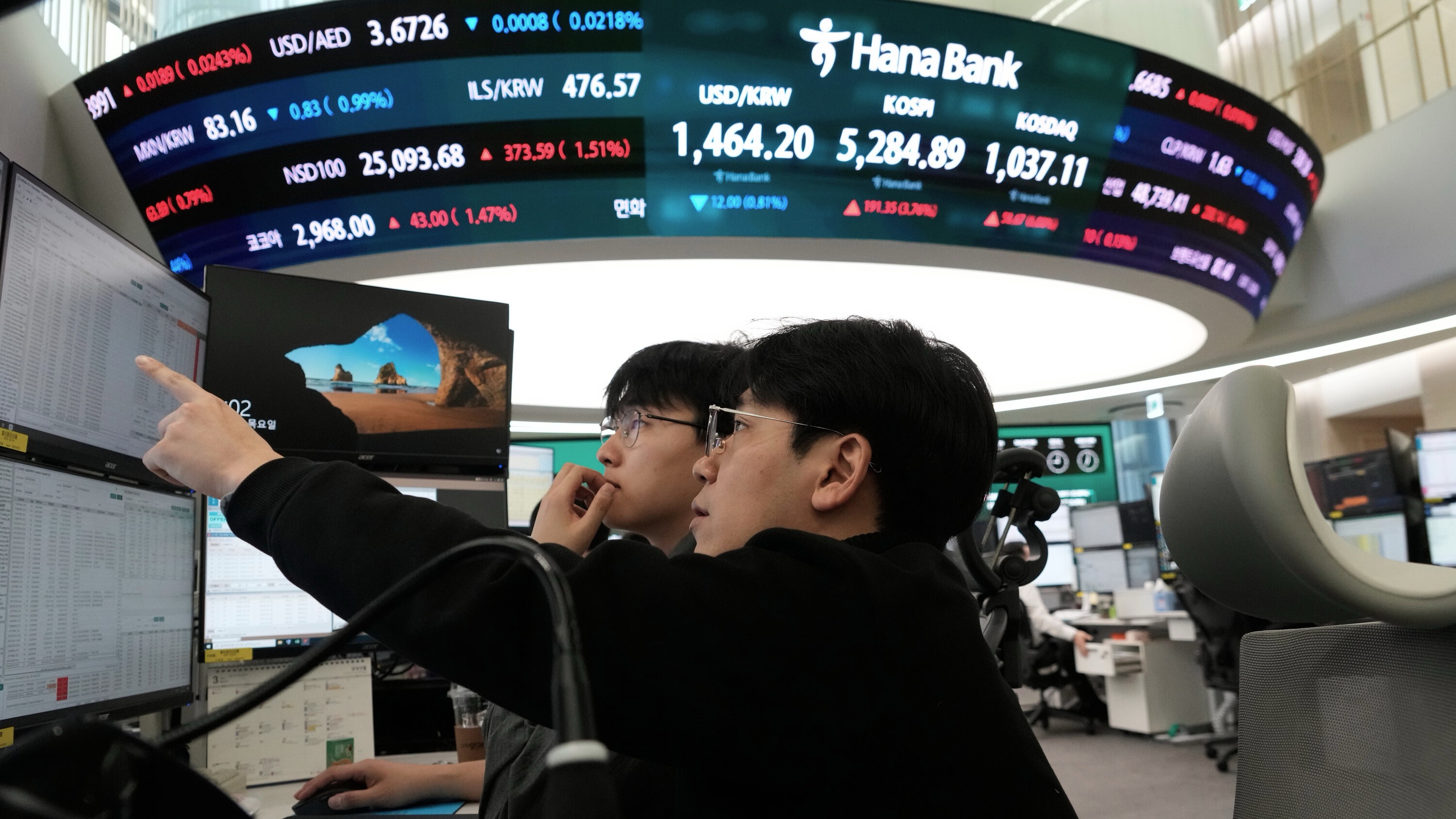 Shell energy trading profits amid war and chaos